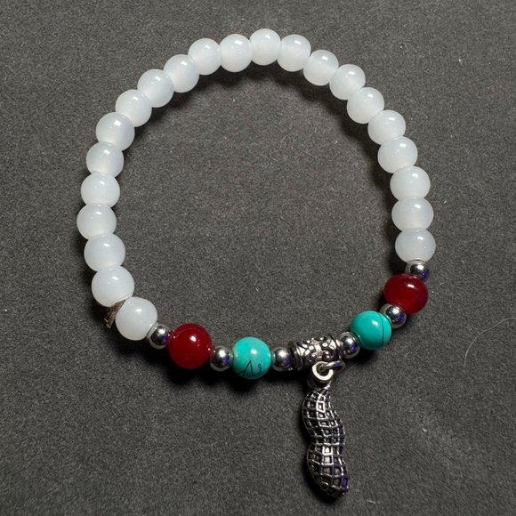 Mrs. Jewel Jewelry - Jade racelet with silver charm 6mm